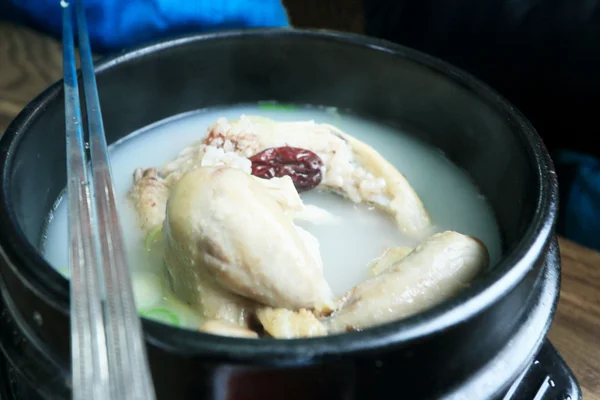 Hühnersuppe Ginseng - Koreanisches Essen — Stockfoto