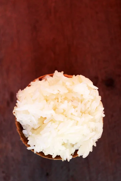 Липкий рис, приготовленный на бамбуке — стоковое фото