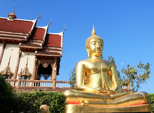 Meditierende Bronze-Buddha - Tempel Thailand. — Stockfoto