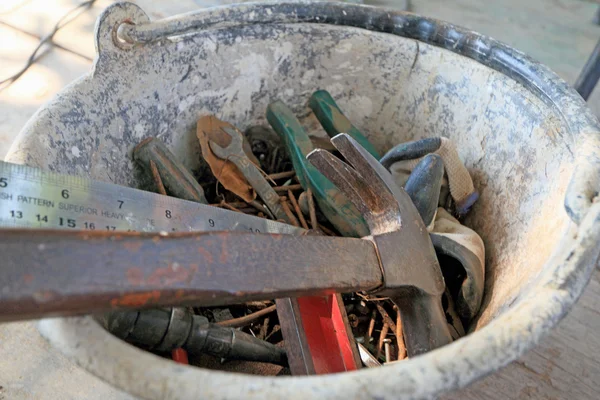 Hammer og spiker til bygg og anlegg – stockfoto