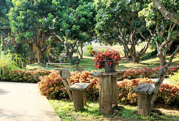 Inglês paisagem jardim casa — Fotografia de Stock