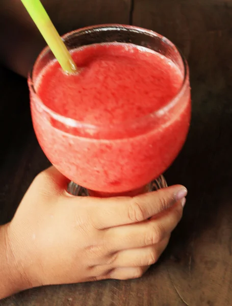 Children's strawberry smoothie — Stockfoto