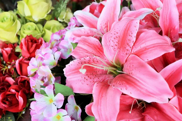 Fiori artificiali di giglio rosa — Foto Stock