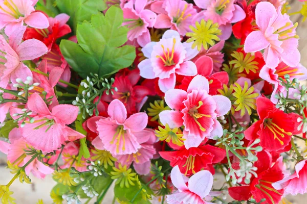 Różowe piękne kwiaty sztuczne — Zdjęcie stockowe