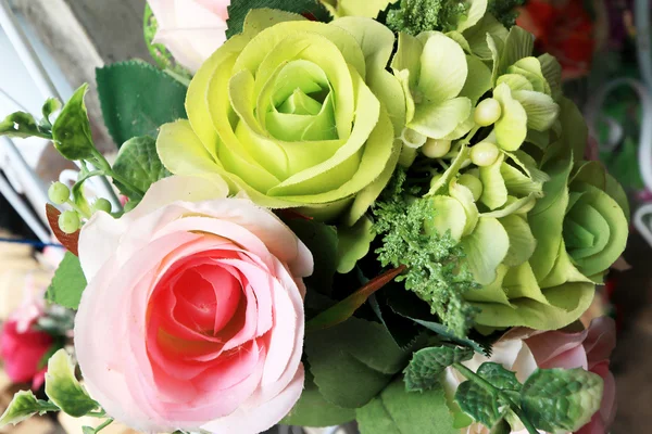 Mooie roos van kunstbloemen — Stockfoto