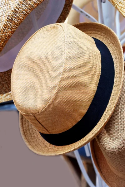 Cappelli in vendita sul mercato — Foto Stock