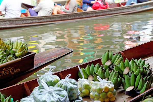 Banana in the floating market — Stock Photo, Image