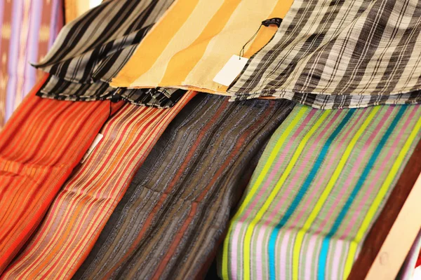 Handgjort silke mönster thailand marknad. — Stockfoto