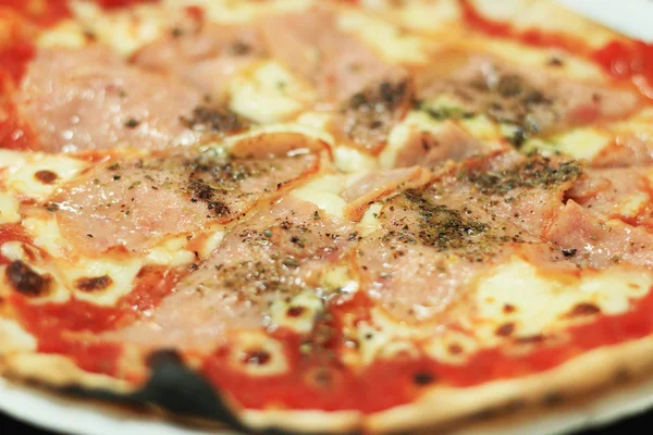 Formaggio italiano pizza prosciutto — Foto Stock