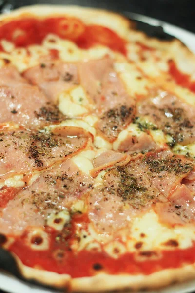 Formaggio italiano pizza prosciutto — Foto Stock