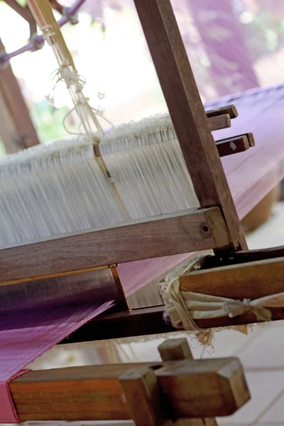 Крупный план ткацкой нити для текстильной промышленности — стоковое фото