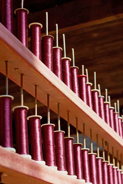 Zbliżenie tkania nici dla przemysłu włókienniczego — Zdjęcie stockowe