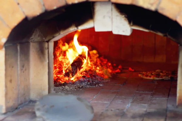 Wood fire oven for making pizza. — Stock Photo, Image