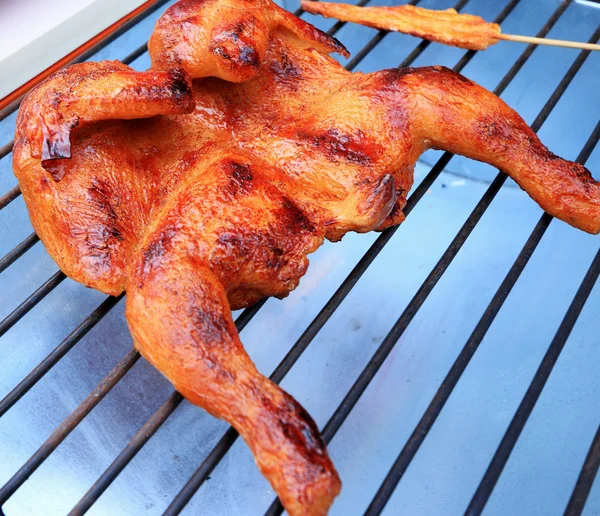 시장에서 구운 닭고기 — 스톡 사진