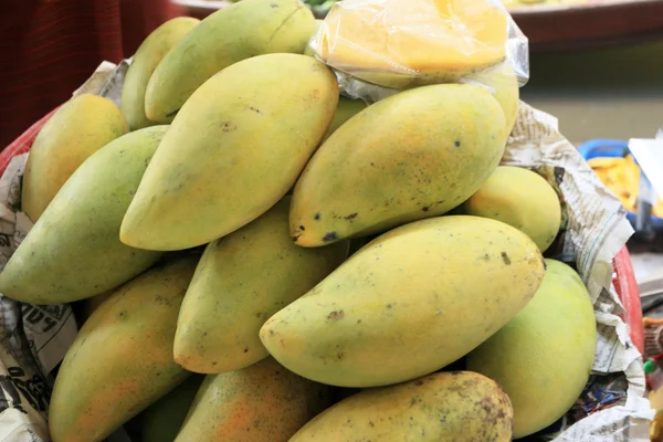 Mercado flotante de mango barco — Foto de Stock