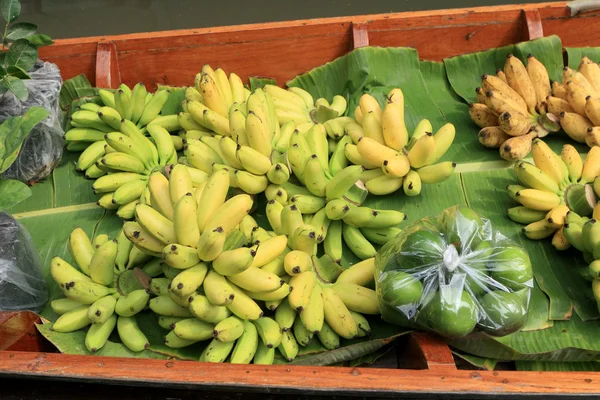 Banaan in de drijvende markt — Stockfoto