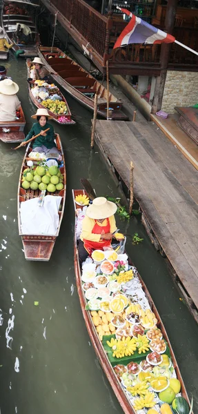 Estilo de vida Damnoen Saduak Flotante Mercado - Tailandia en 30 Decemb — Foto de Stock