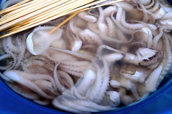 Squid frusen i isen på marknaden — Stockfoto