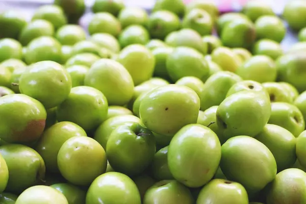 Manzanas verdes en el mercado — Foto de Stock