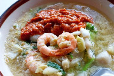 Deniz ürünleri erişte çorbası - Sukiyaki