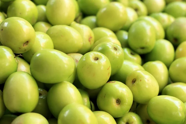 Grüne Äpfel auf dem Markt — Stockfoto