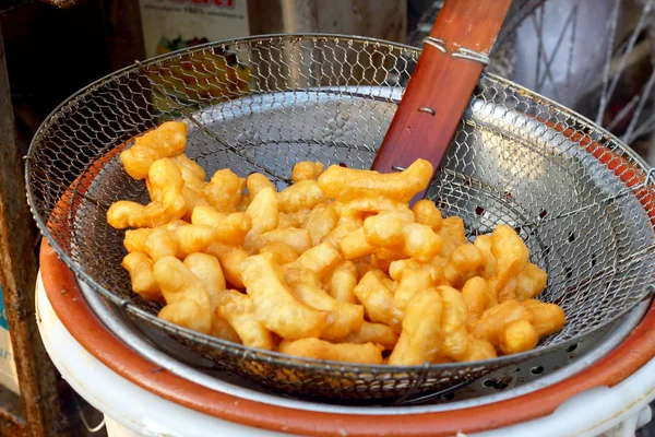 Vara de massa frita na panela — Fotografia de Stock