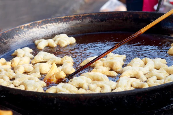 Vara de massa frita na panela — Fotografia de Stock