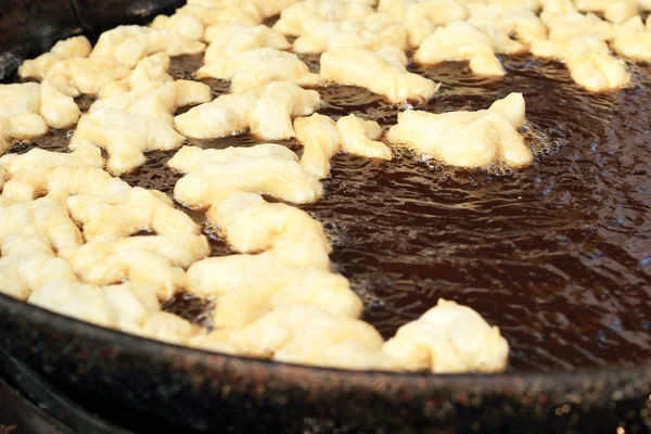 Frittierter Teig bleibt auf dem Markt — Stockfoto