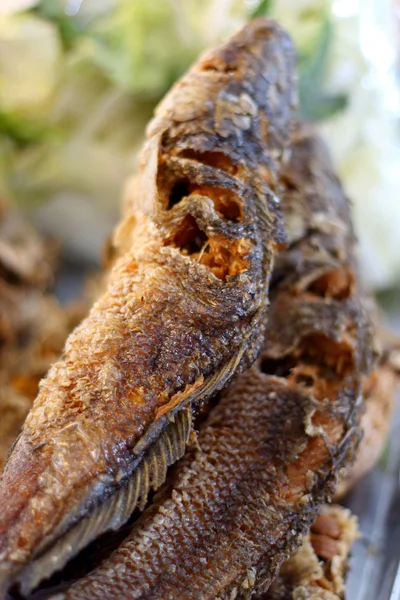 Tête de serpent frite au marché — Photo