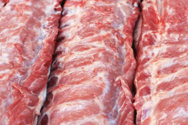 çizgili domuz - pazarda dokulu 