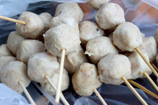 Boulettes de viande grillées sur le marché — Photo