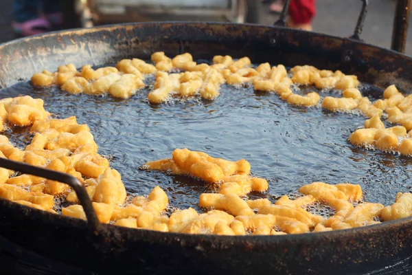 Vara de massa frita na panela — Fotografia de Stock