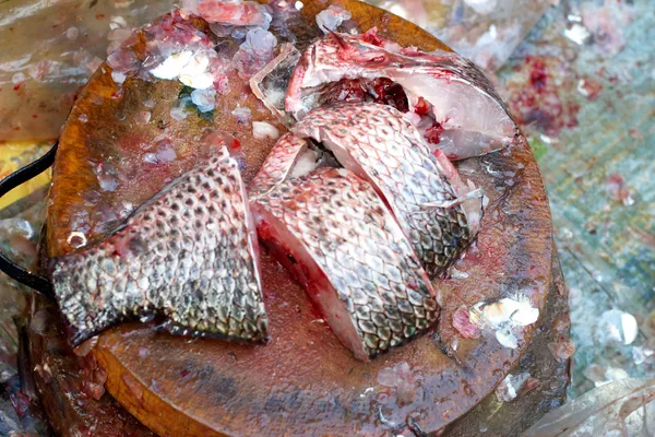 Ikan segar di pasar. — Stok Foto