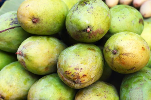 Frukten mango i marknaden — Stockfoto