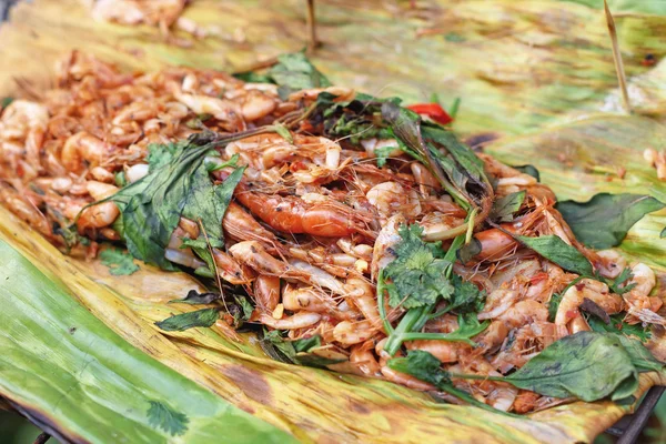 Salada picante e camarão - comida asiática . — Fotografia de Stock