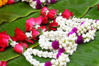 Yasemin çelenk marketler