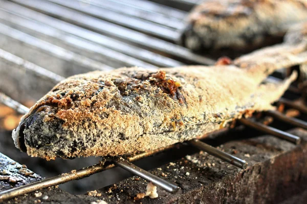 BBQ fisk på marknaden — Stockfoto