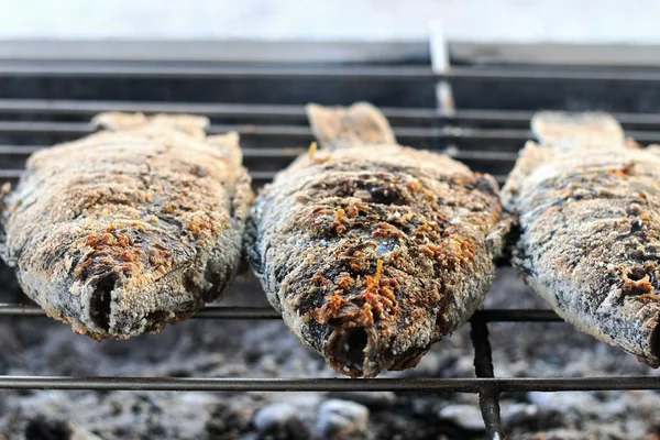 BBQ fisk på marknaden — Stockfoto