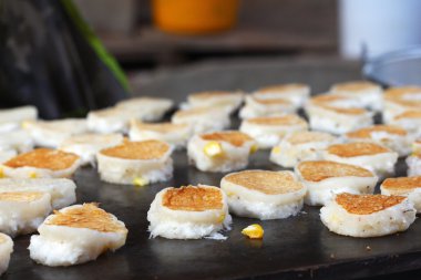 Tayland tatlı, mix un, Hindistan cevizi ve sonra kızarmış.