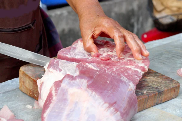Vente de porc frais au marché — Photo