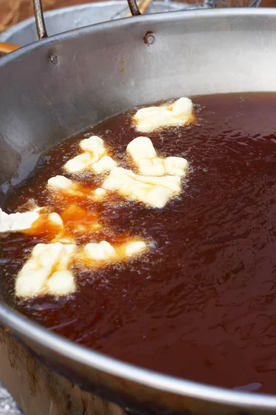 Bâton de pâte frite sur la casserole — Photo