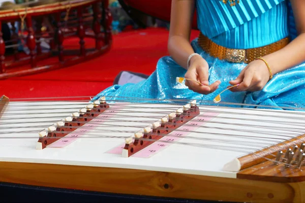 Children playing dulcimer Thailand — Stock Photo, Image