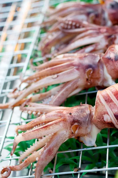 B-B-Q Lulas grelhadas no mercado — Fotografia de Stock