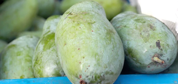 Frukten mango i marknaden — Stock fotografie