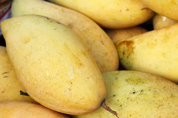 Ripe mango in the market — Stock Photo, Image