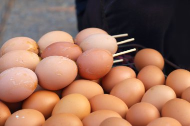 soba üzerinde ızgara tavuk yumurta.