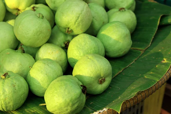 Guava ovoce na trhu — Stock fotografie