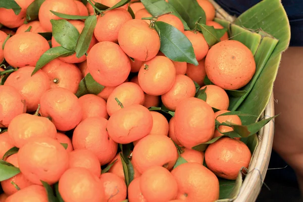 Frutas de naranja en el mercado — Foto de Stock