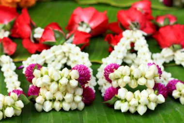 Yasemin çelenk marketler