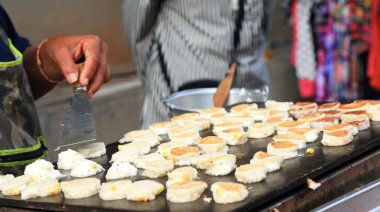 Tayland tatlı, mix un, Hindistan cevizi ve sonra kızarmış.